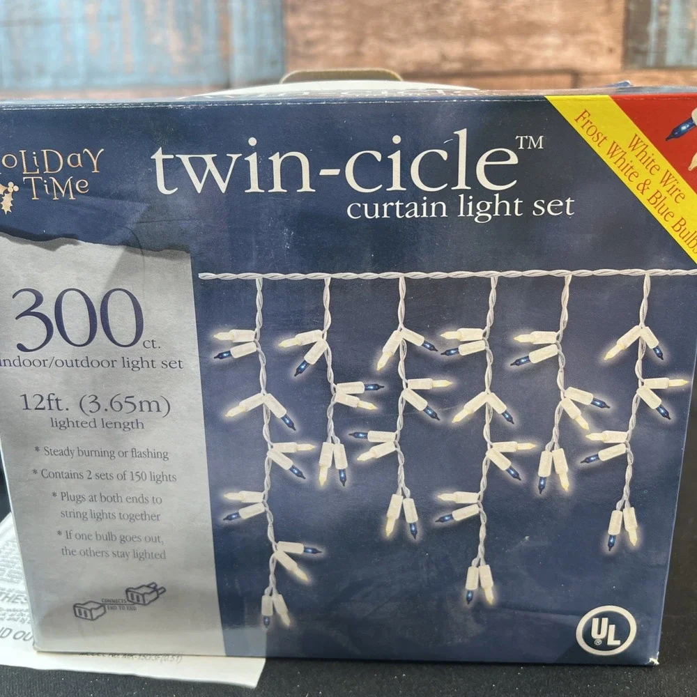 Holiday Time Twin-cicle Curtain Light Indoor Outdoor 300 Count 12 Ft Set Of 2